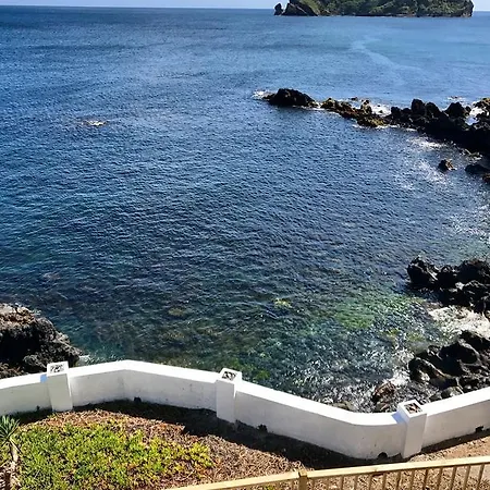 A By The Sea Homestay Vila Franca do Campo